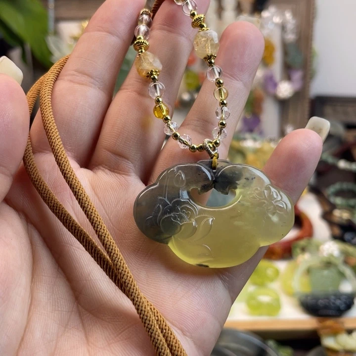 蛇纹石玉未镶嵌吊坠