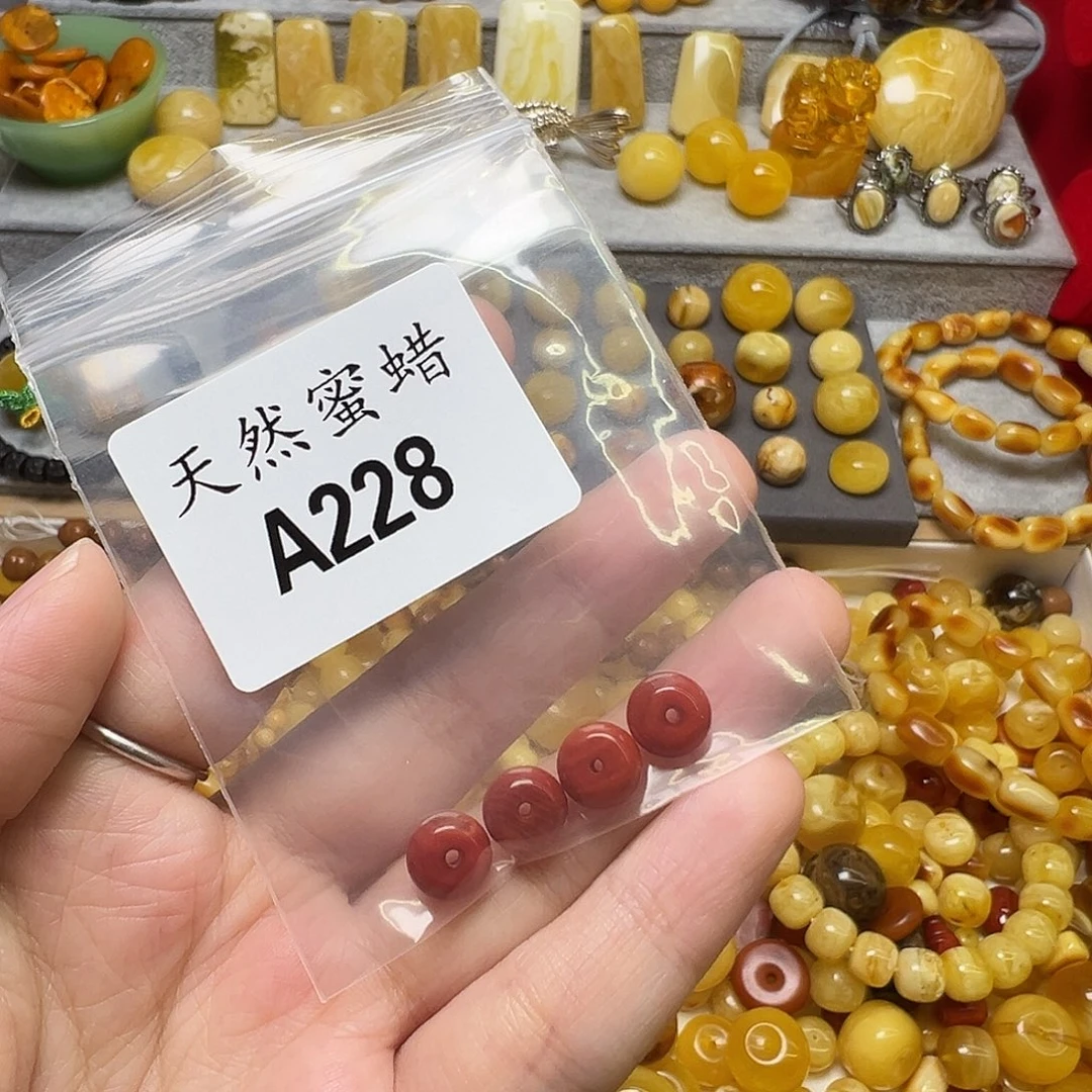 韩***韩蜜蜡未镶嵌裸石228号，8mm