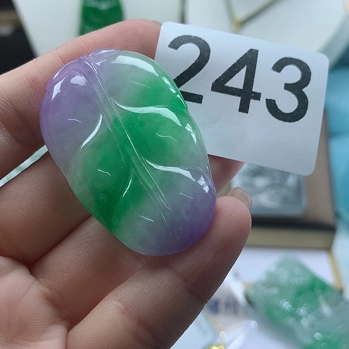 吊坠(赠链)未镶嵌翡翠
