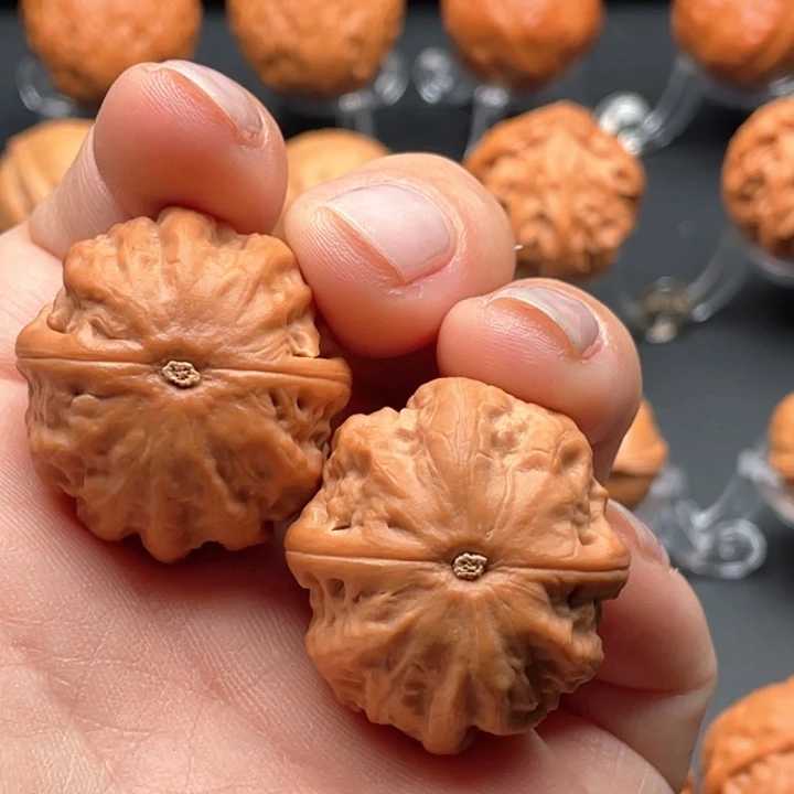 文玩核桃把件玉石