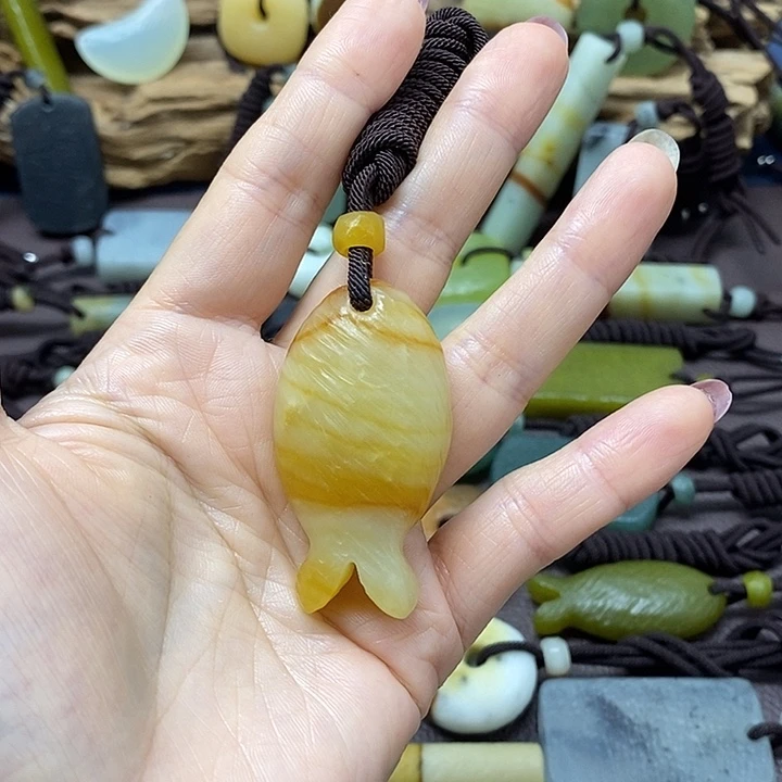 嗯***啊未镶嵌蛇纹石玉颈饰