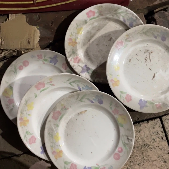 摆件陶瓷盘子碗砂锅都有