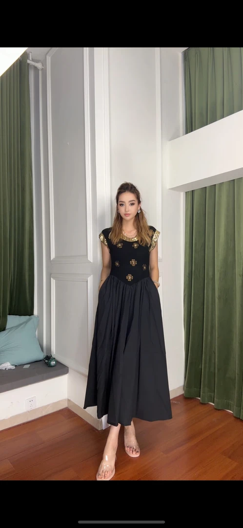 山茶花重磅手工剪裁高弹显瘦设计感连衣裙