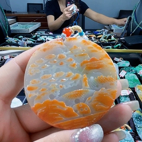 颈饰未镶嵌翡翠一个