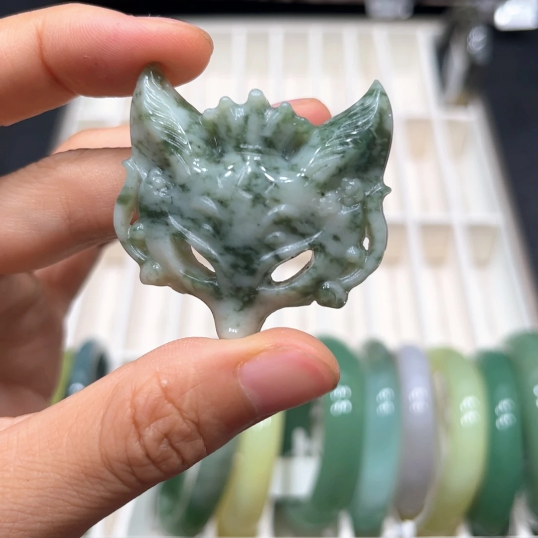 蛇纹石玉未镶嵌颈饰