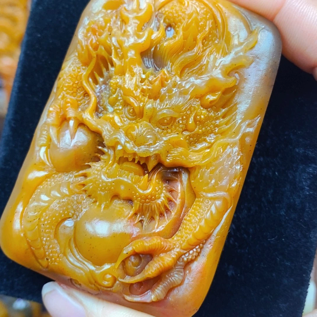 未镶嵌石英质玉（黄龙玉）颈饰