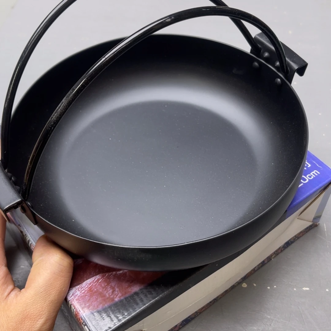 瓷片密密麻麻地铺满一