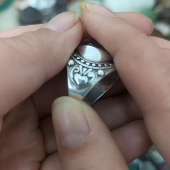 黄铜一个完整的用品饰品