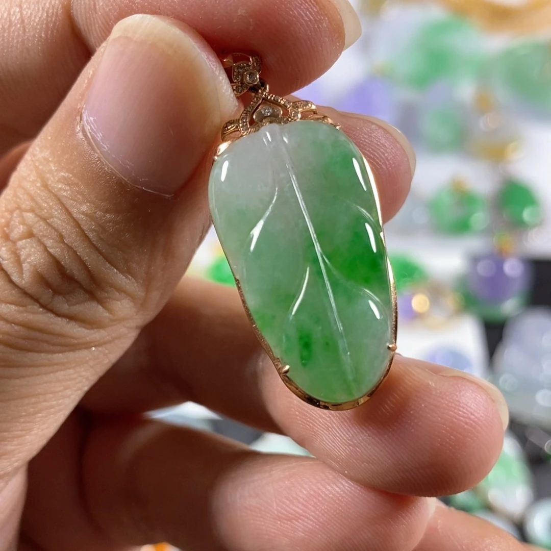 翡翠颈饰18K金镶嵌翡翠