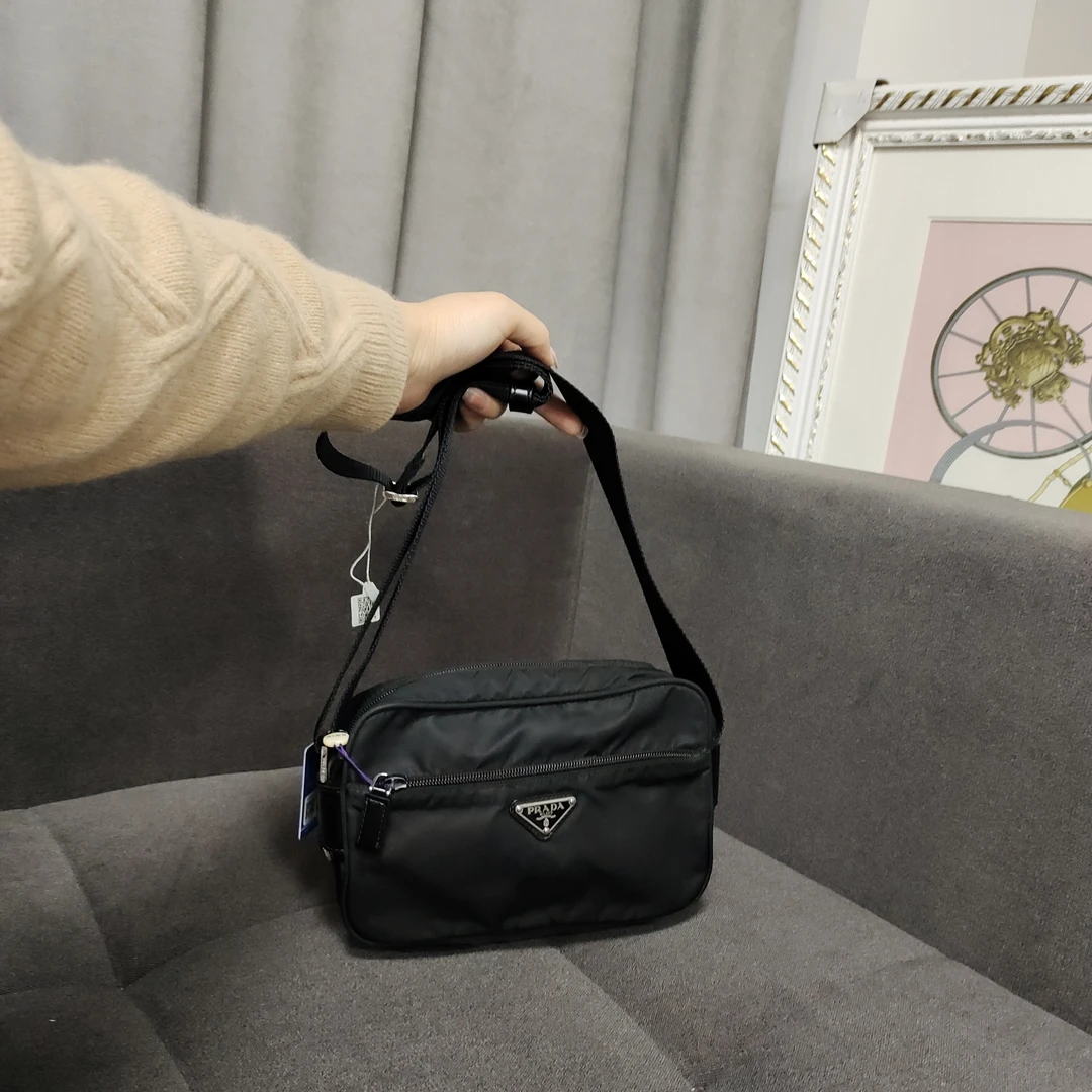 95新 Prada/普拉达 兔兔奢G专属/普拉达小号相机斜挎包/241223016