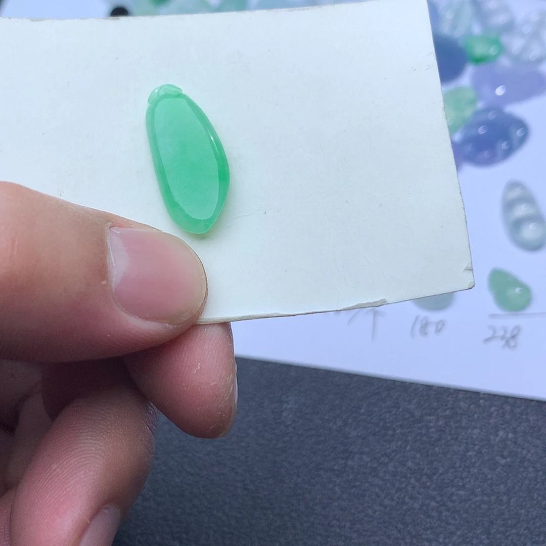 翡翠裸石甜瓜吊坠