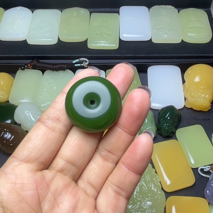 天然新疆老料菠菜绿平安扣吊坠