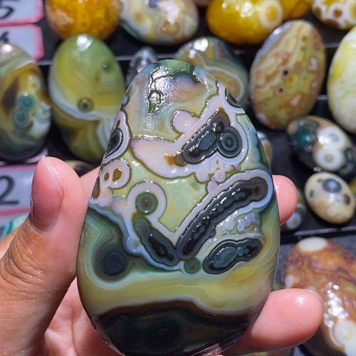 玛瑙/玉髓未镶嵌珠宝半成品65