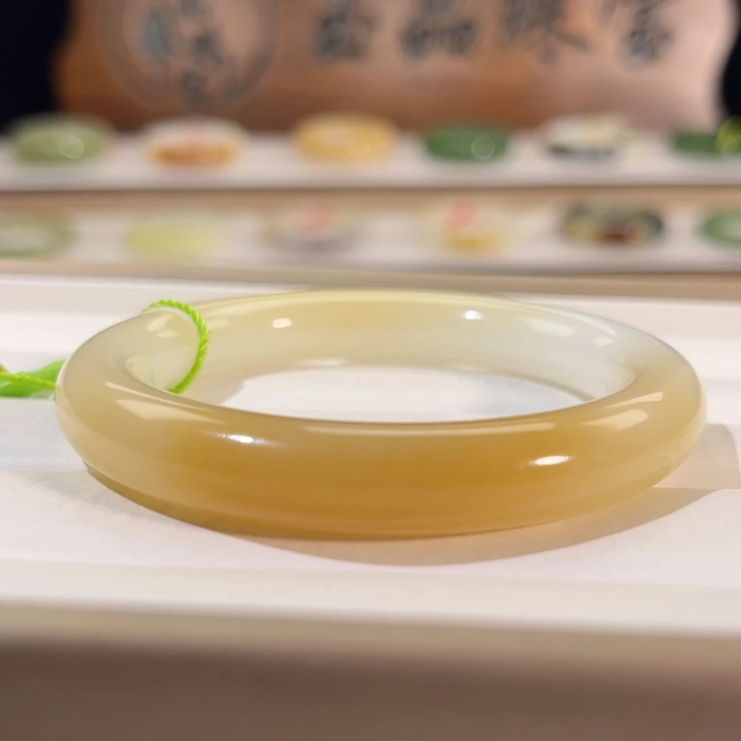 和田玉未镶嵌手镯  「且末糖白」ab面 密度很高 基本无包容