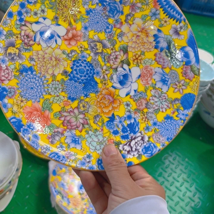 瓷片珐琅彩万花八寸深盘两个