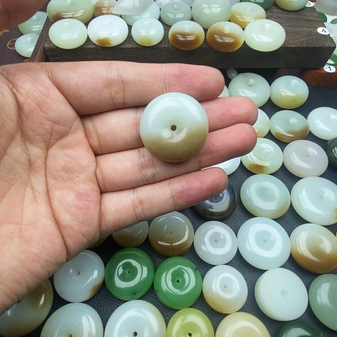 和田玉（糖玉）未镶嵌颈饰