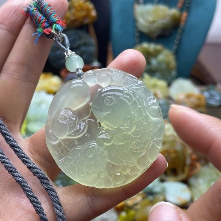 蛇纹石玉未镶嵌颈饰