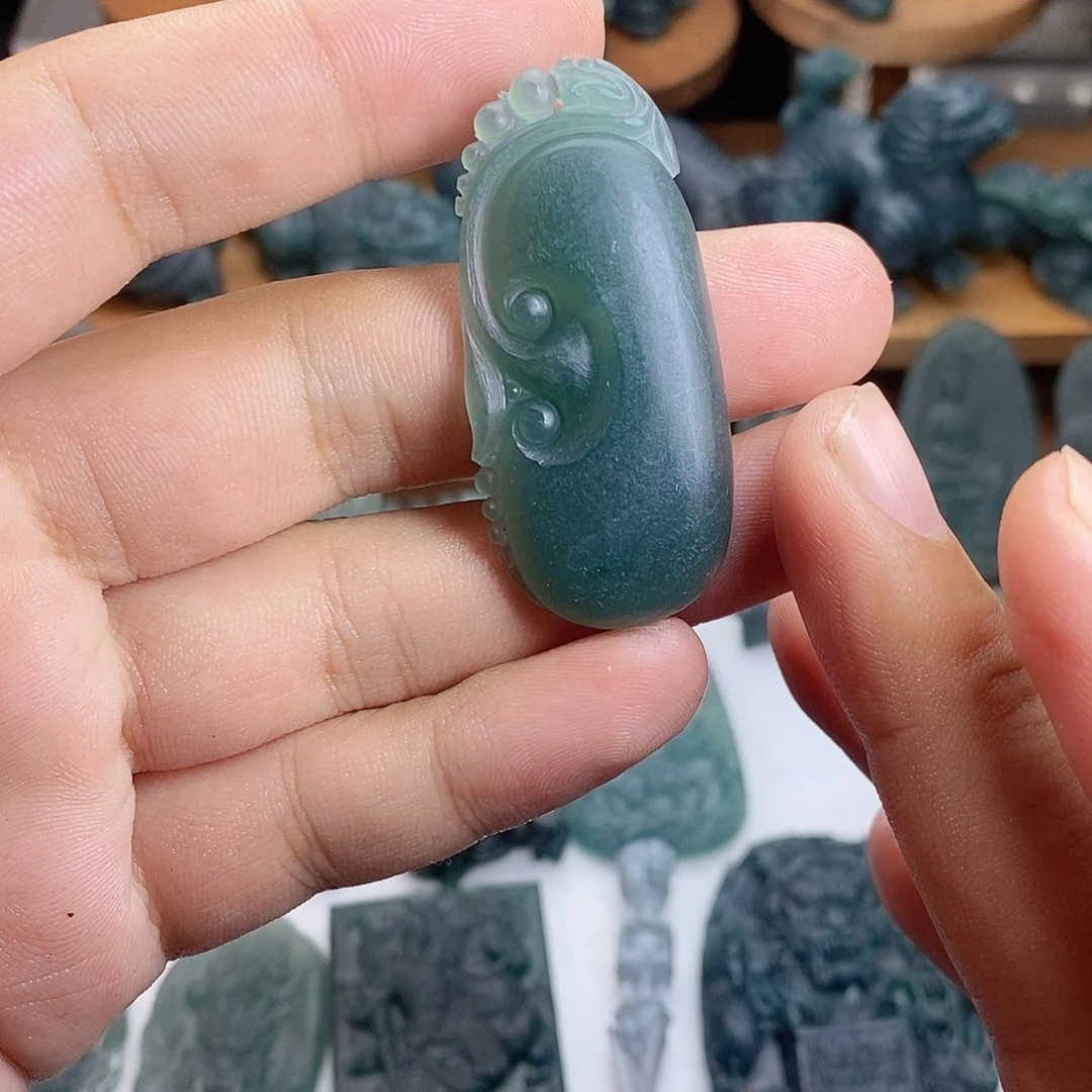 定制翡翠未镶嵌如意