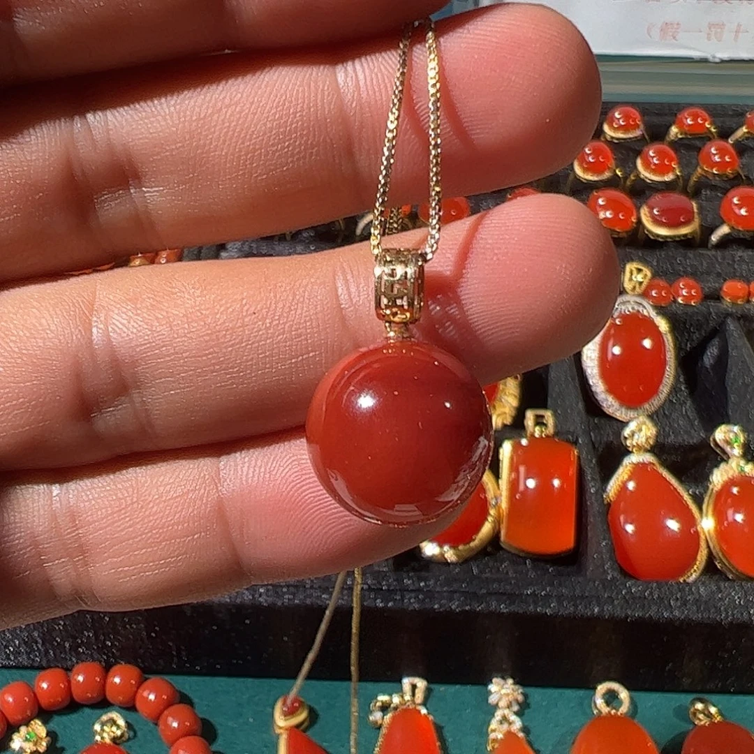 南红玛瑙18K金镶嵌颈饰