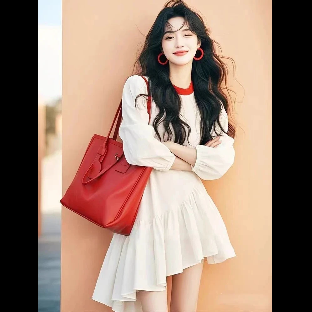 春装女款2025年新款富家千金高级感穿搭白色拼接不规则下摆连衣裙