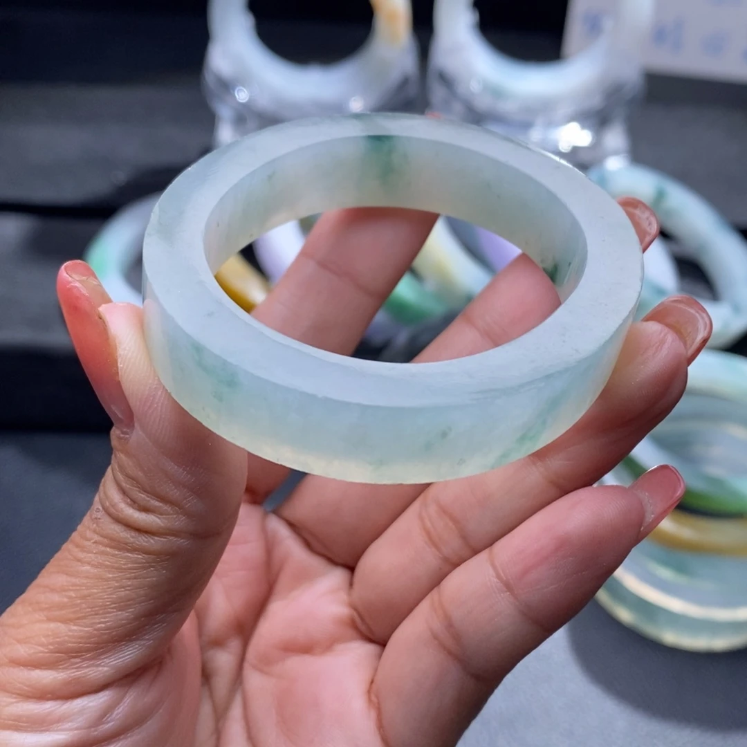 定制翡翠未镶嵌翡翠手镯