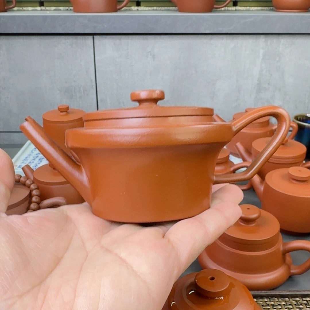 紫砂茶壶微瑕圆桌