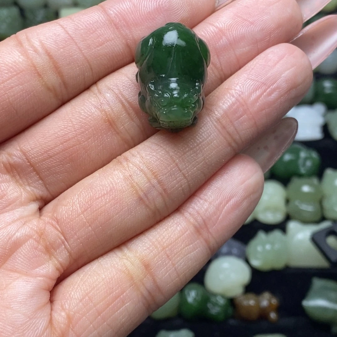 陌***陌和田玉未镶嵌颈饰