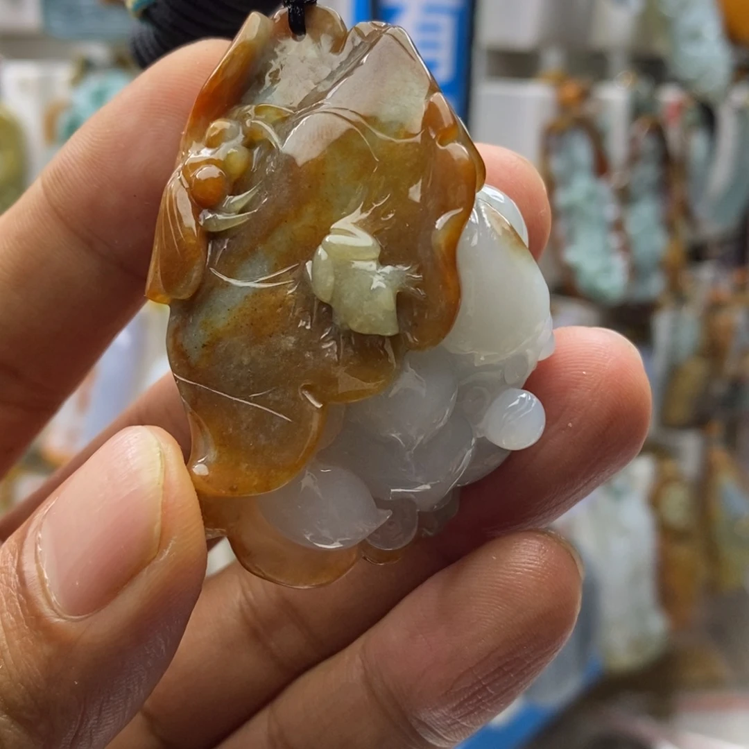翡翠未镶嵌颈饰花