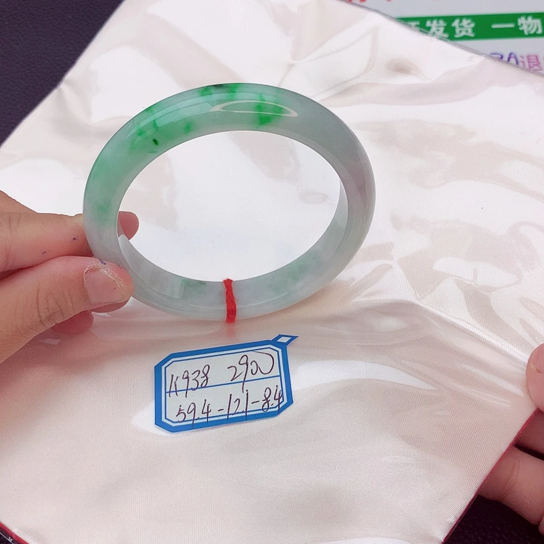 翡翠手镯未镶嵌我