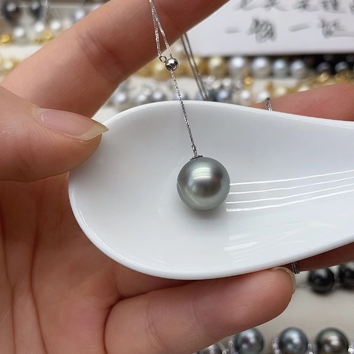 18K金镶嵌海水珍珠项链