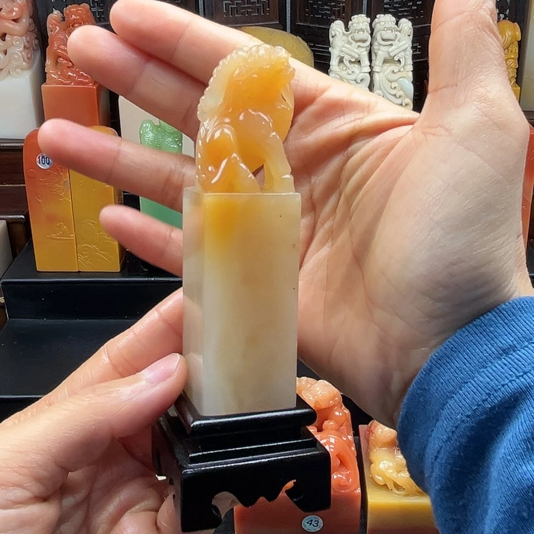 寿山石印石这种现象很明显