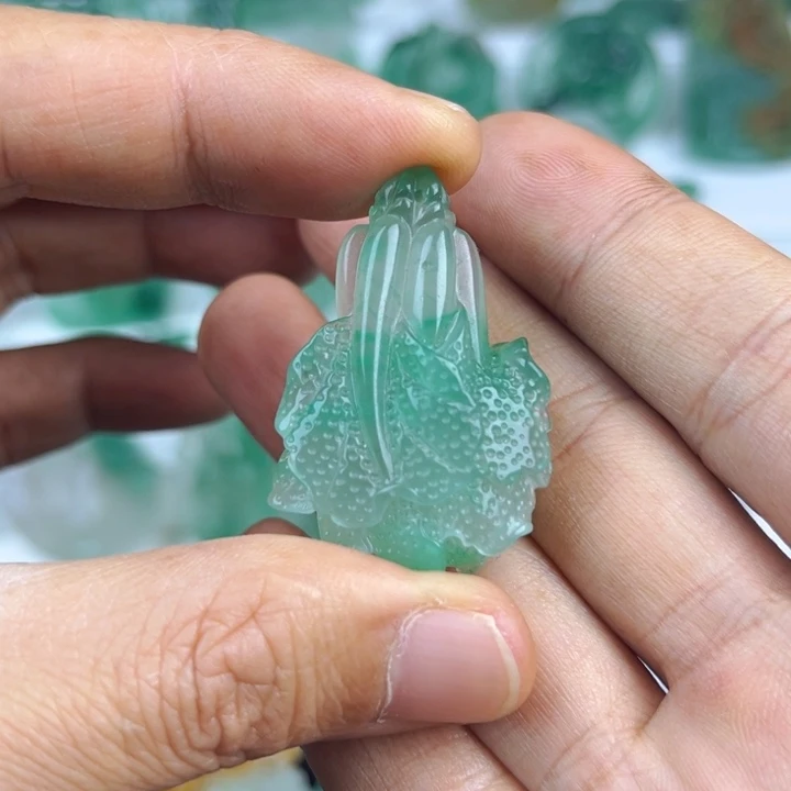 颈饰未镶嵌石英质玉