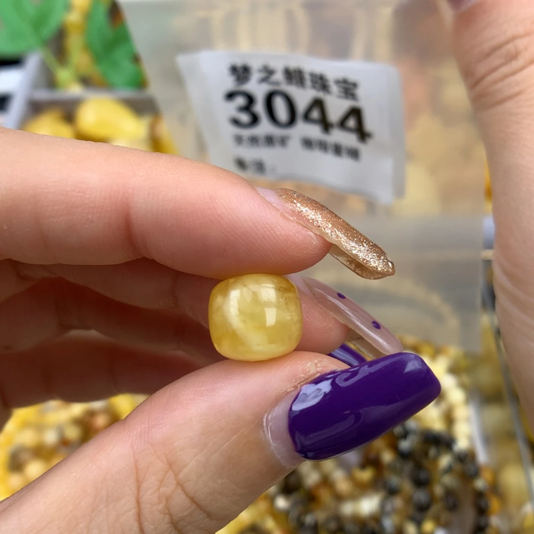 瑶***昔琥珀未镶嵌珠宝奇石
