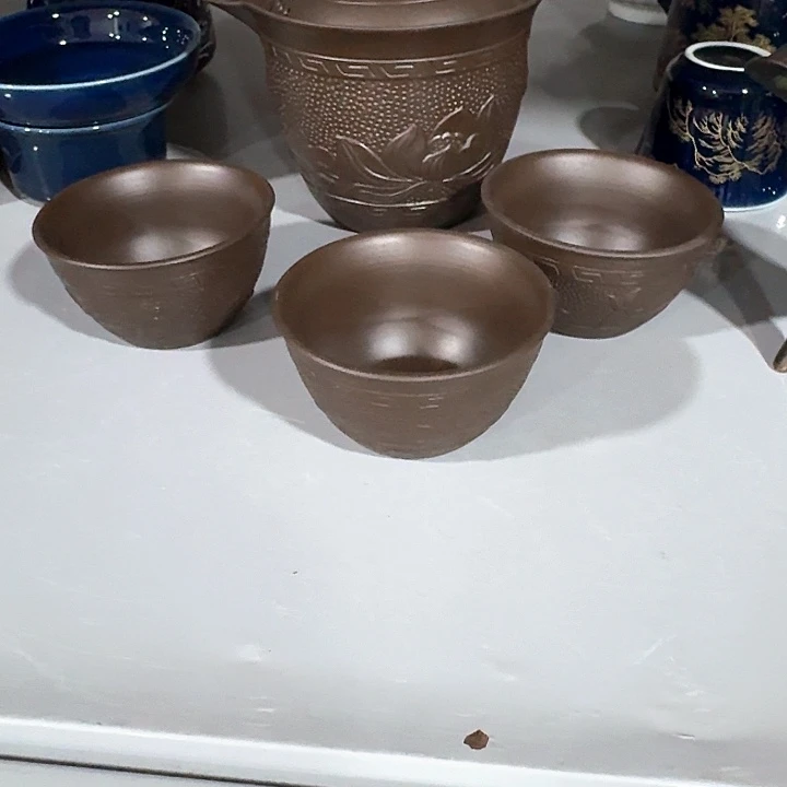 主人杯一个，瓷。。品茗