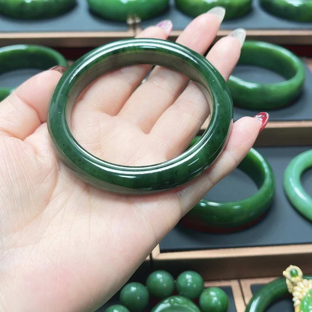 和田玉（碧玉）未镶嵌手镯