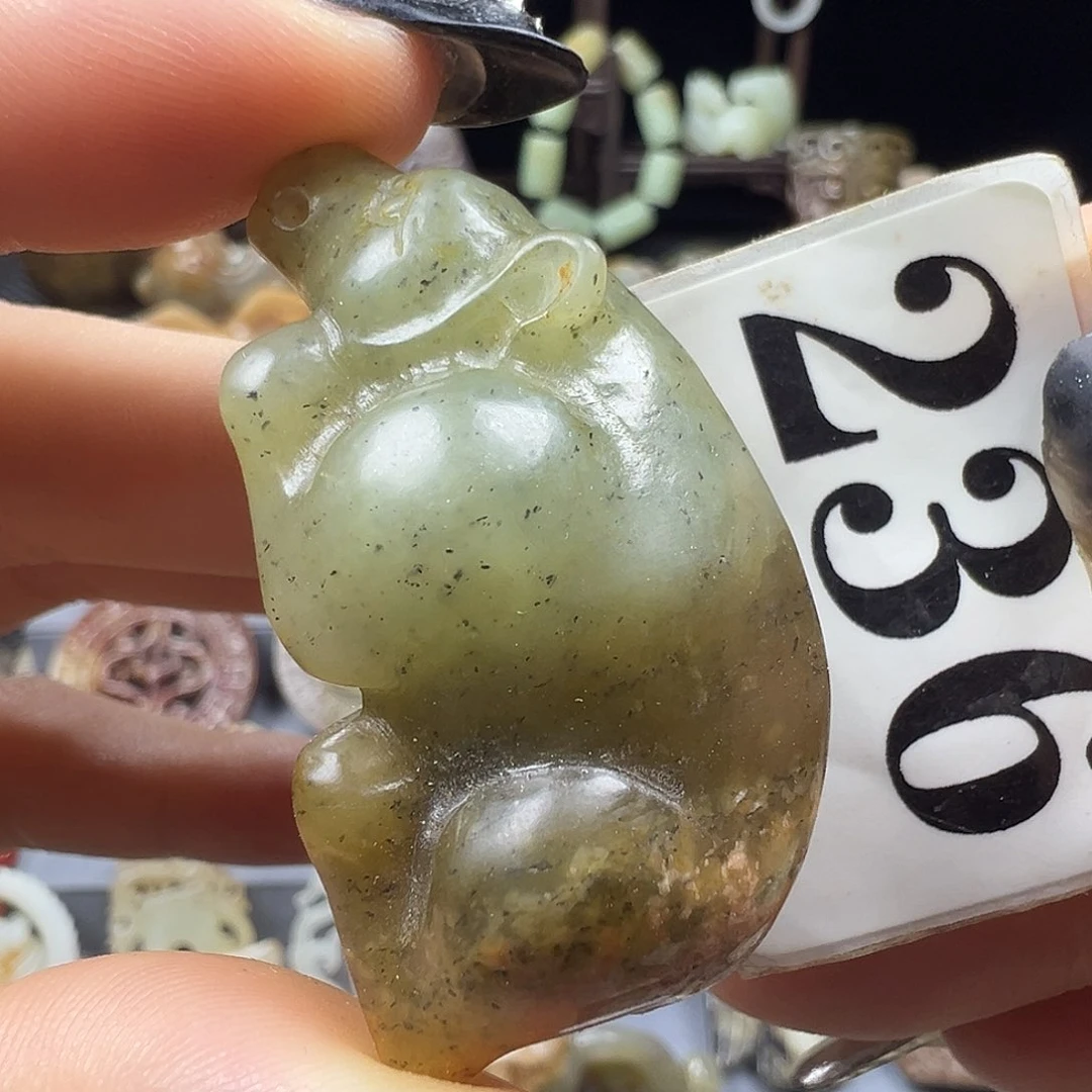 和田玉未镶嵌把件