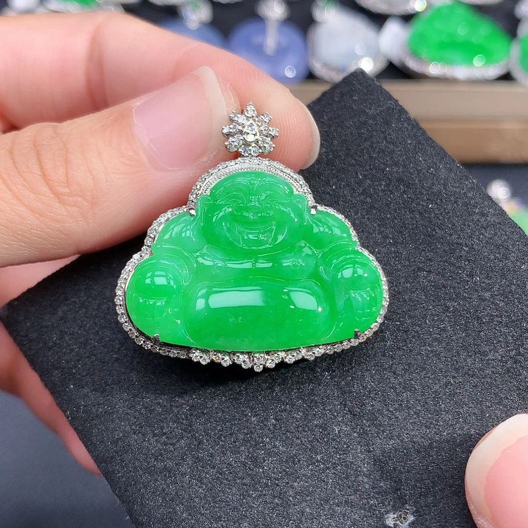 颈饰18K金镶嵌翡翠