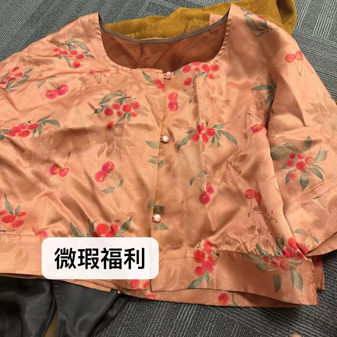 瑕疵品 介意勿拍 樱桃唐褙子