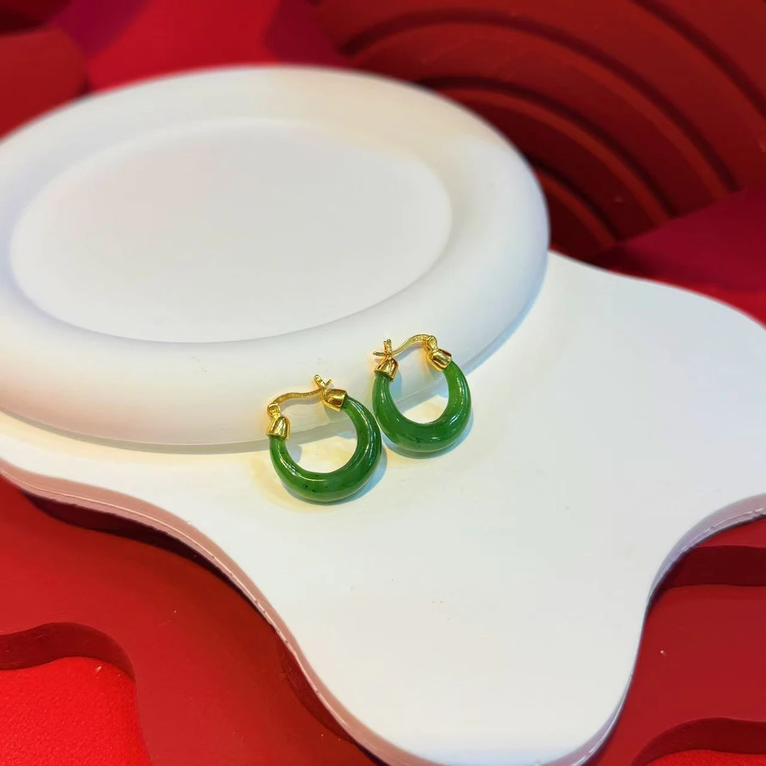 S925银镶嵌碧玉月亮耳扣（微黑点）HNZ11748