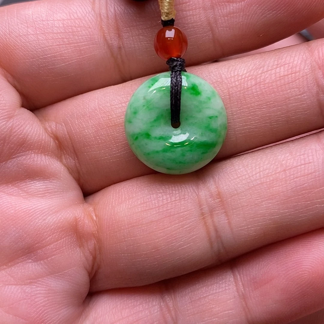 翡翠未镶嵌颈饰平安扣