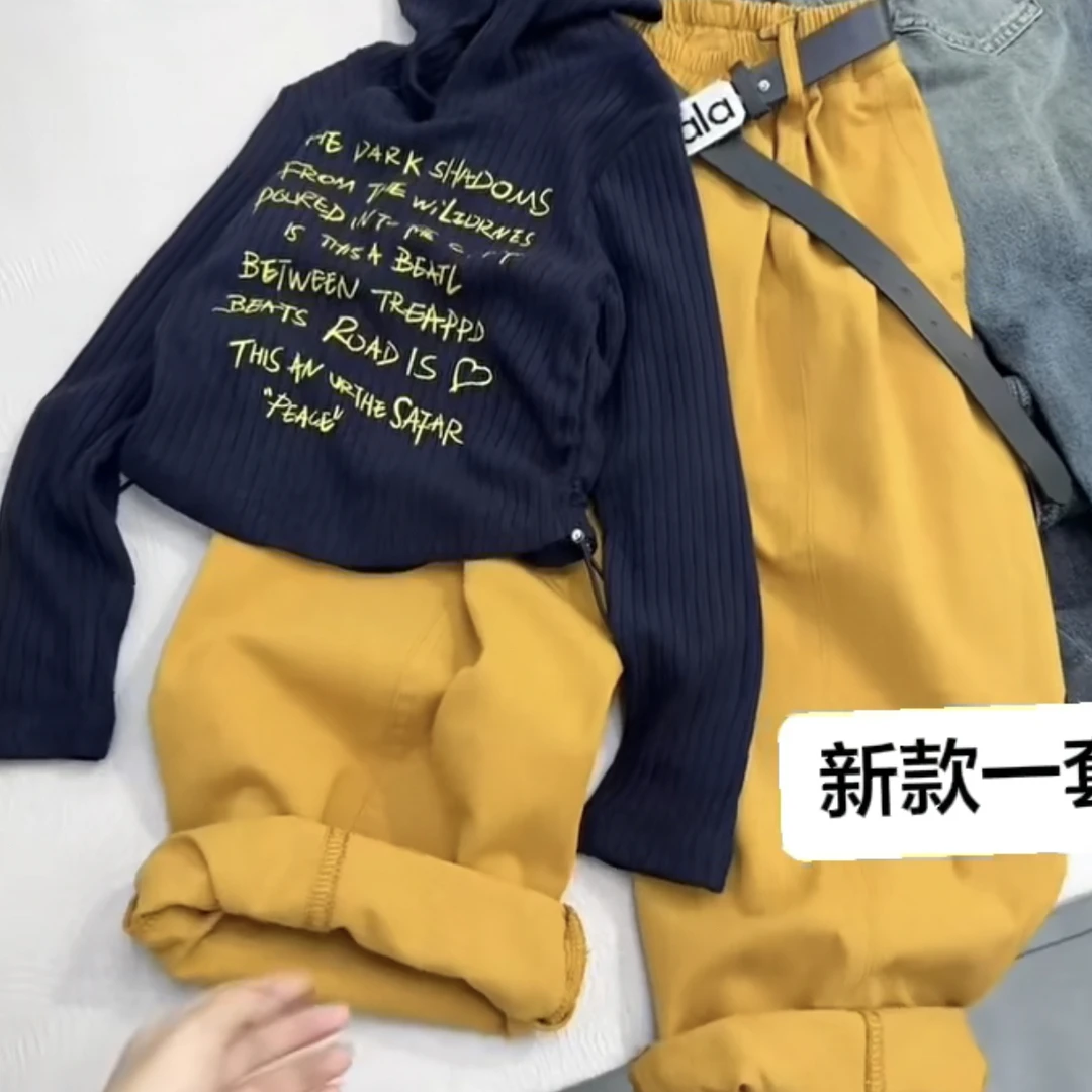 女秋季字母休闲风春秋拉链套装常规2件实拍有模特