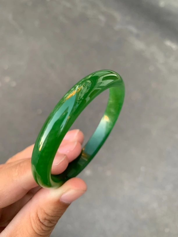 和田玉碧玉苹果绿手镯52/53口径