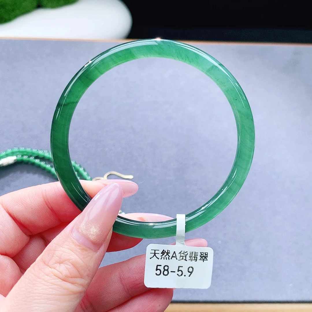未镶嵌手镯（圆镯）翡翠