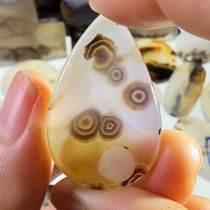 玛瑙/玉髓未镶嵌珠宝半成品