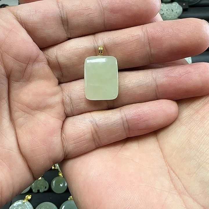 和田玉吊坠(不含链)18K金镶嵌