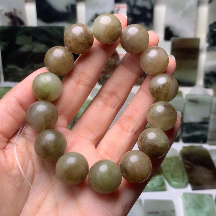 独山玉未镶嵌颈饰