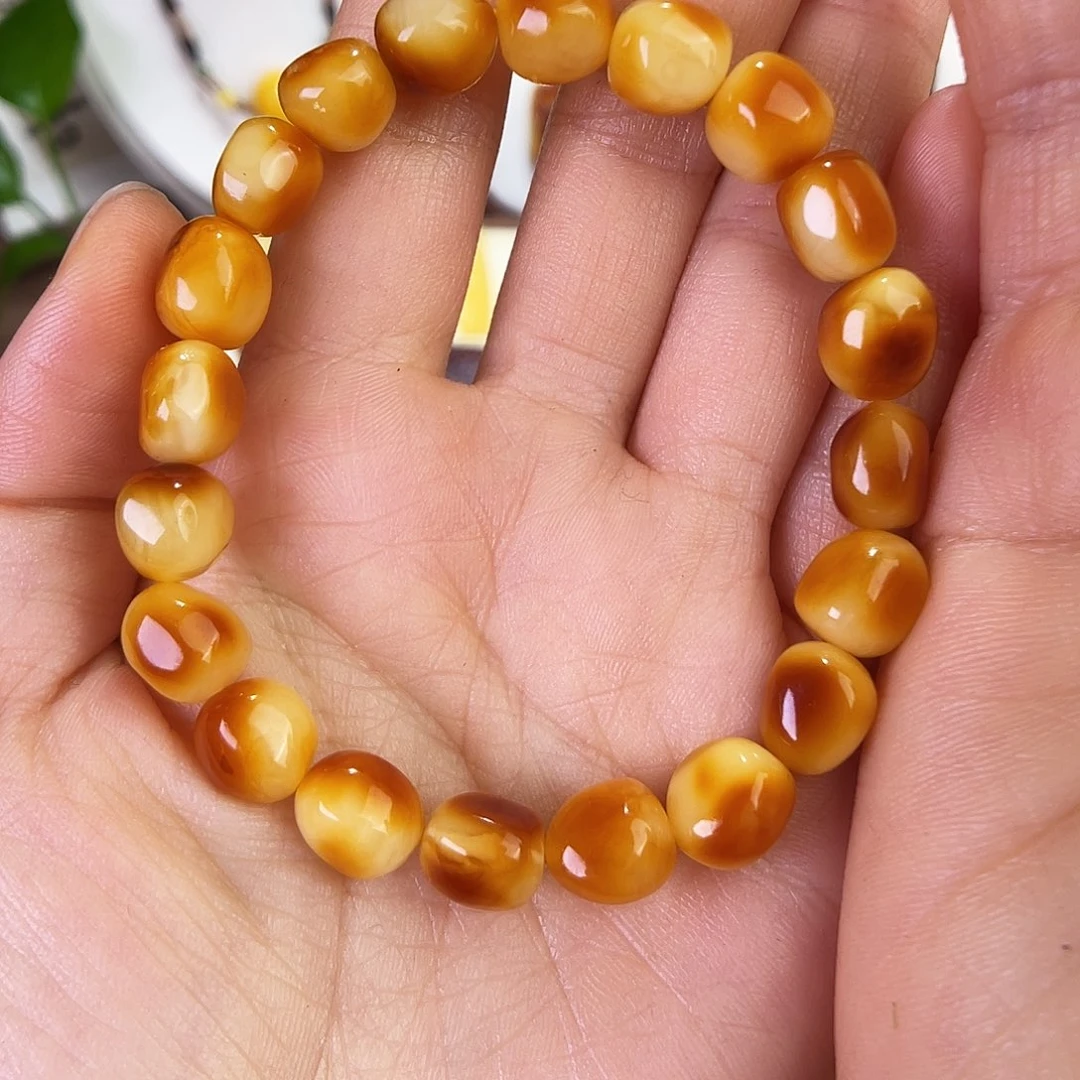 琥珀珠宝奇石未镶嵌。