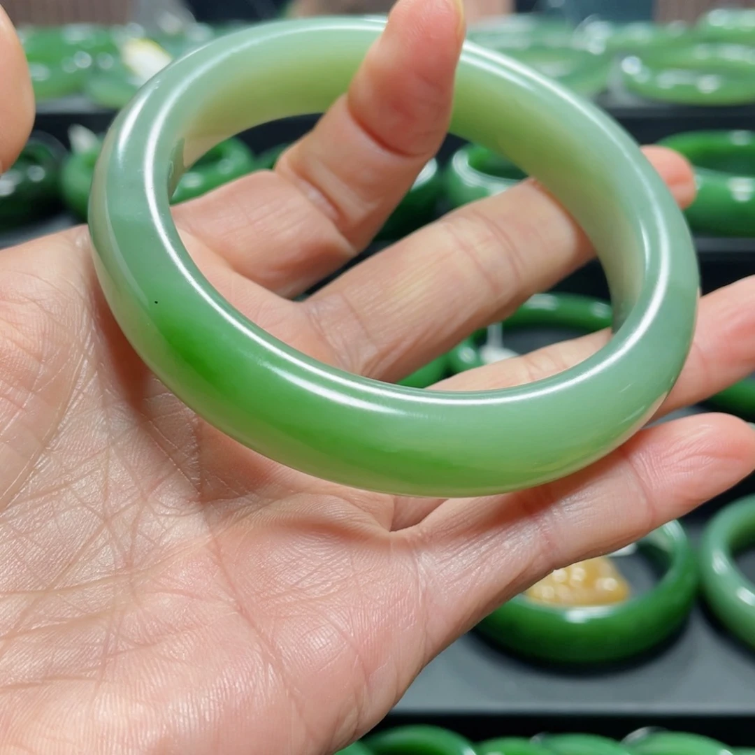 和田玉（碧玉）手镯未镶嵌天***i