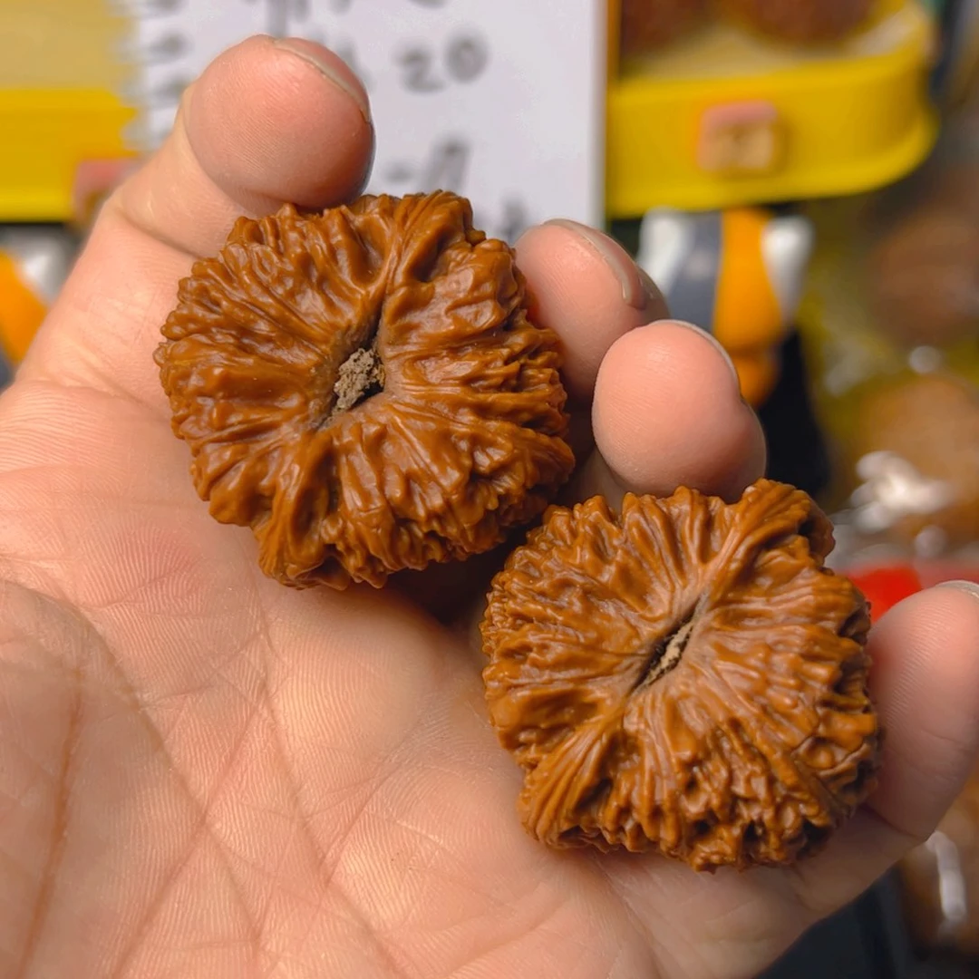 把件文玩核桃天蚕奥迪南疆