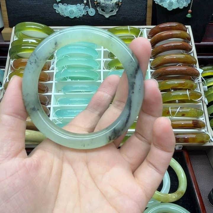 蛇纹石玉未镶嵌手镯